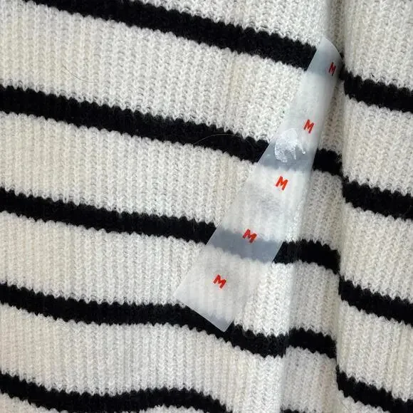 Old Navy Women's Striped V-Neck Sweater Size Medium NWOT - Picture 2 of 4